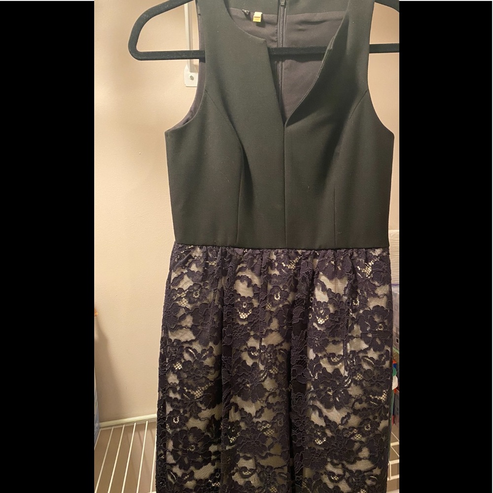 Women lace black dress size 4